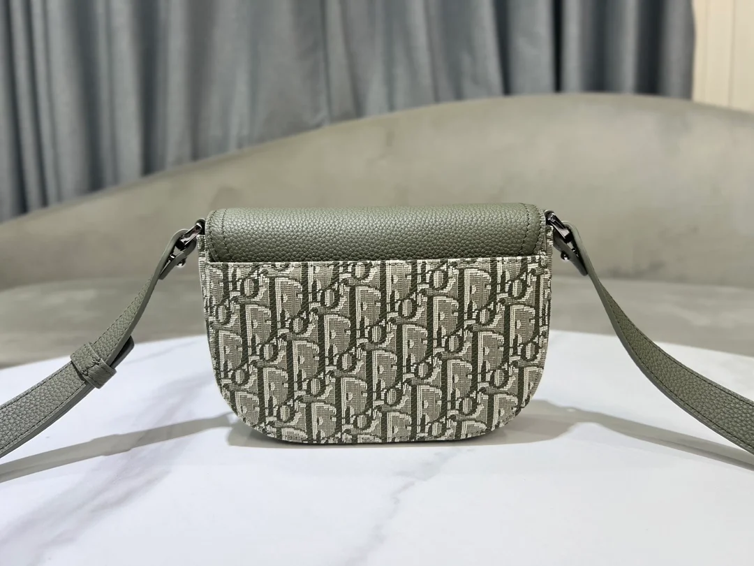 디올 Saddle 카키 오블리크 자카드 미니 플랩 메신저 백