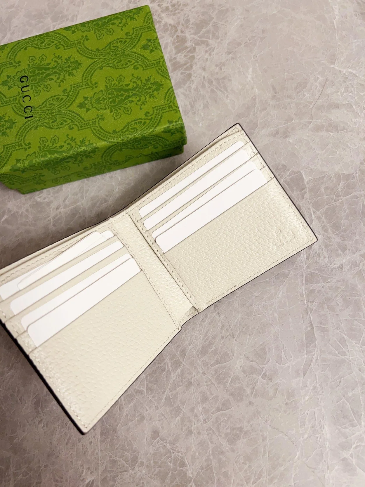 구찌 수프림 애니멀 카드 지갑