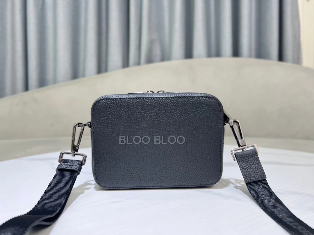 디올 시그니처 스트랩 파우치 블랙