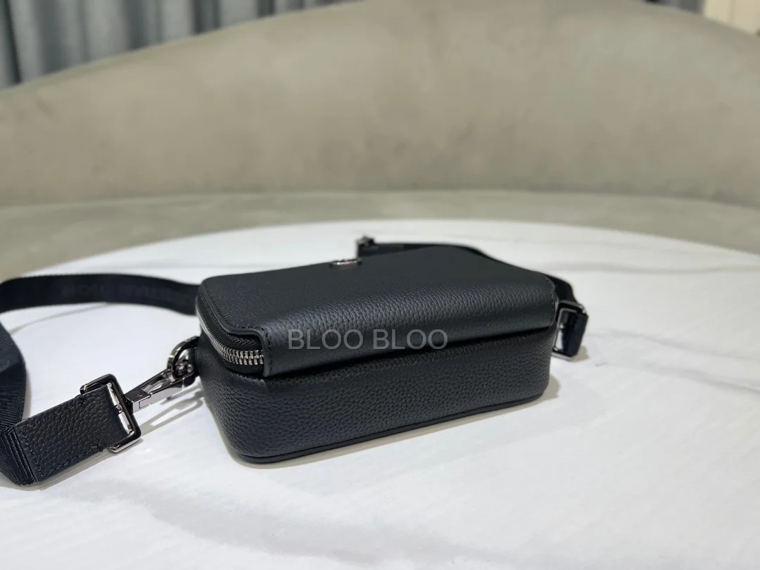 디올 시그니처 스트랩 파우치 블랙