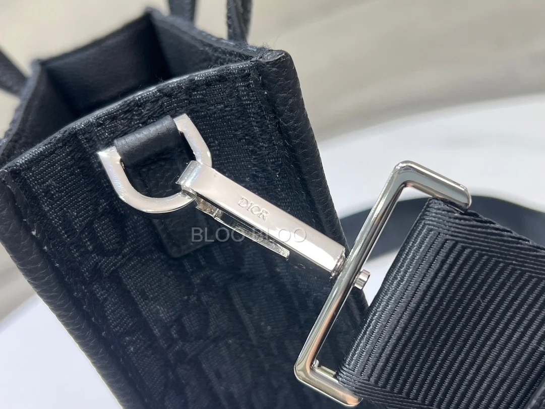 디올 사파리 노스 사우스 토트백 블랙