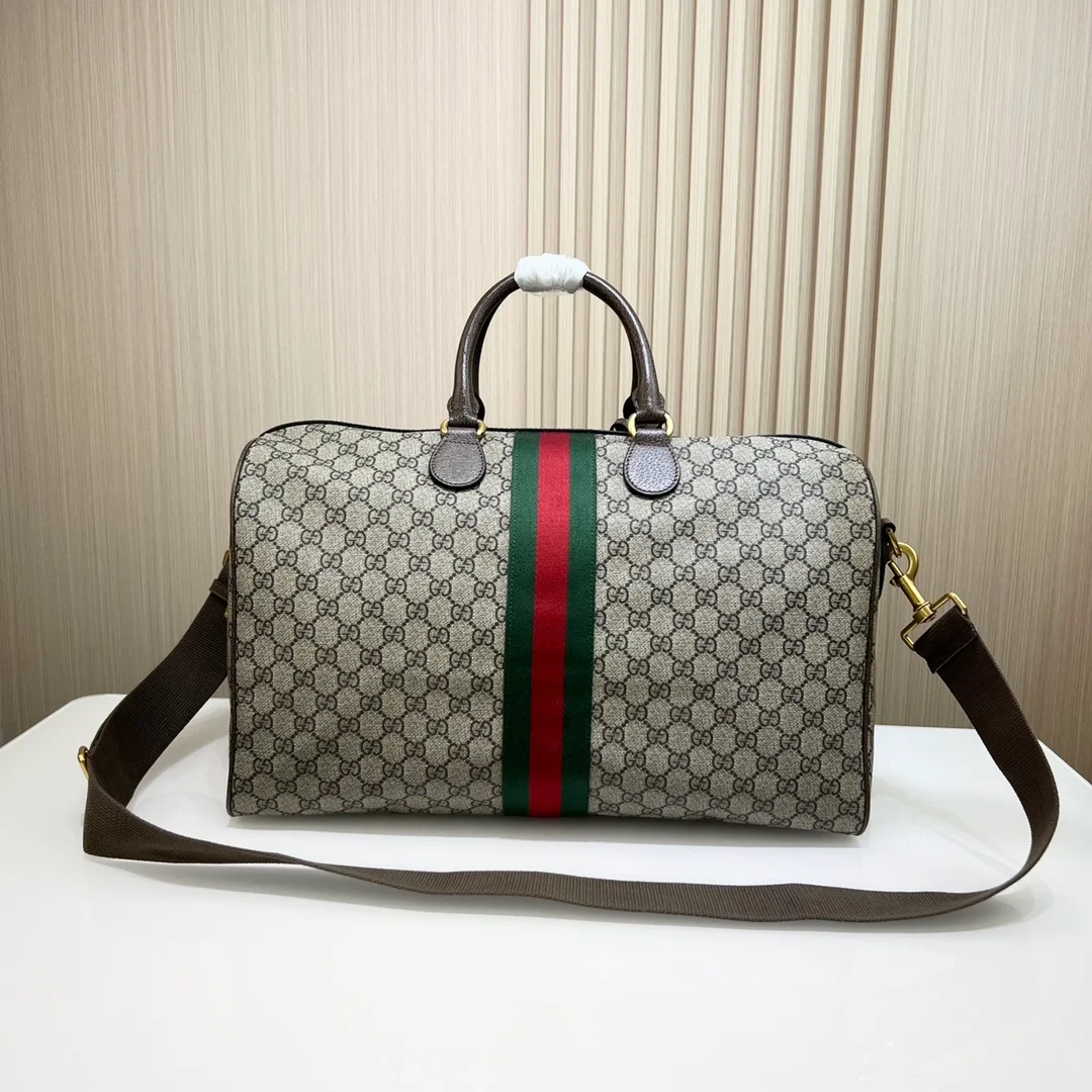 구찌 GG 슈프림 라지 더플백