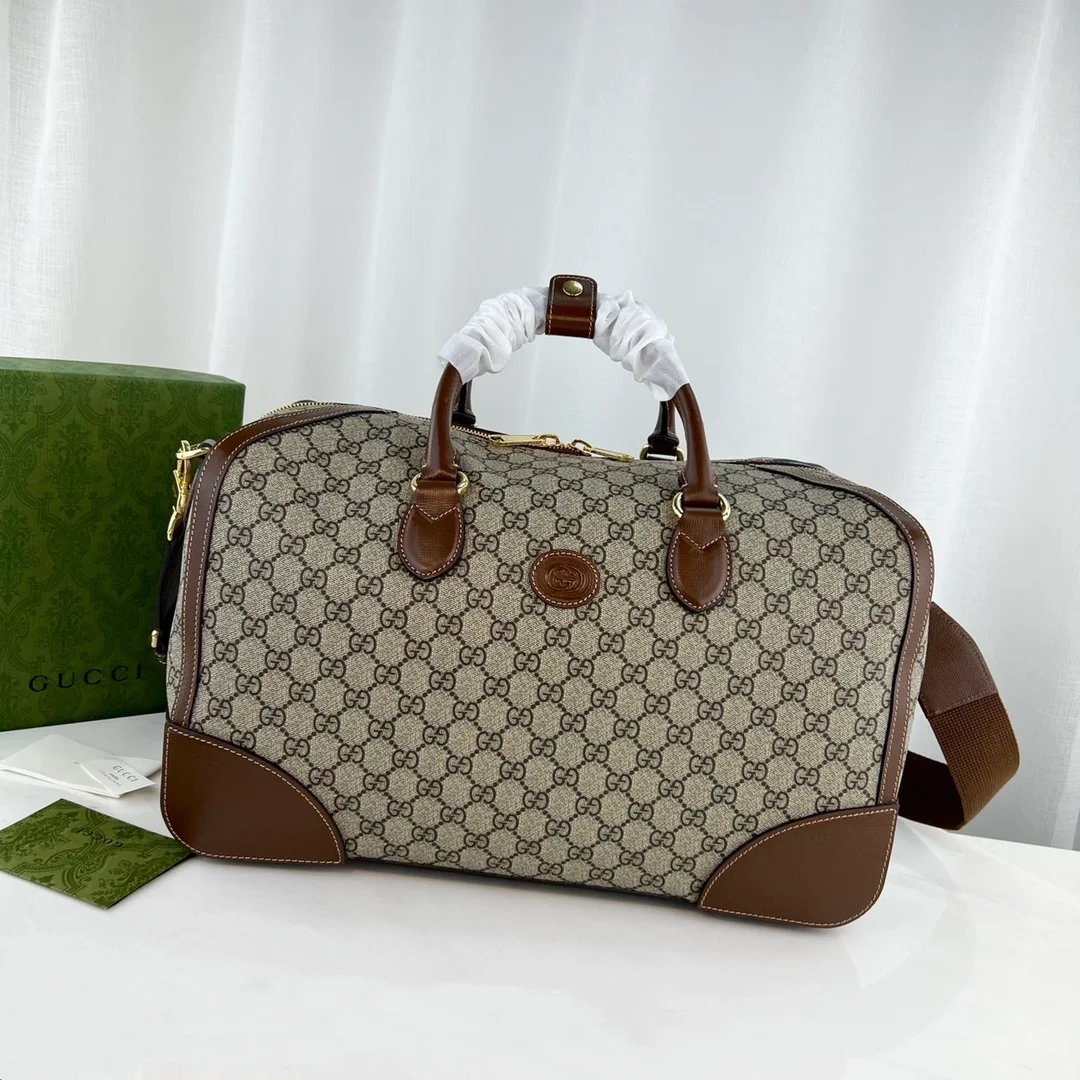 구찌 GG 슈프림 인터로킹 더플백