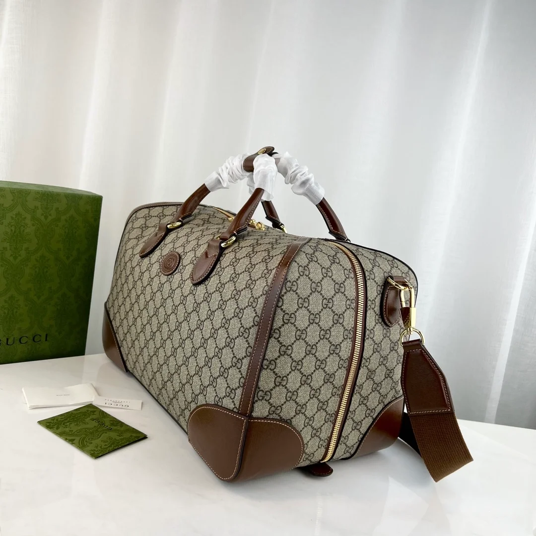 구찌 GG 슈프림 인터로킹 더플백