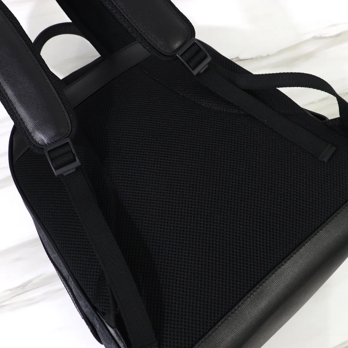 구찌 인터로킹 G 백팩