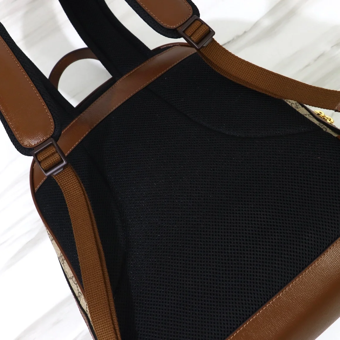 구찌 인터로킹 G 백팩