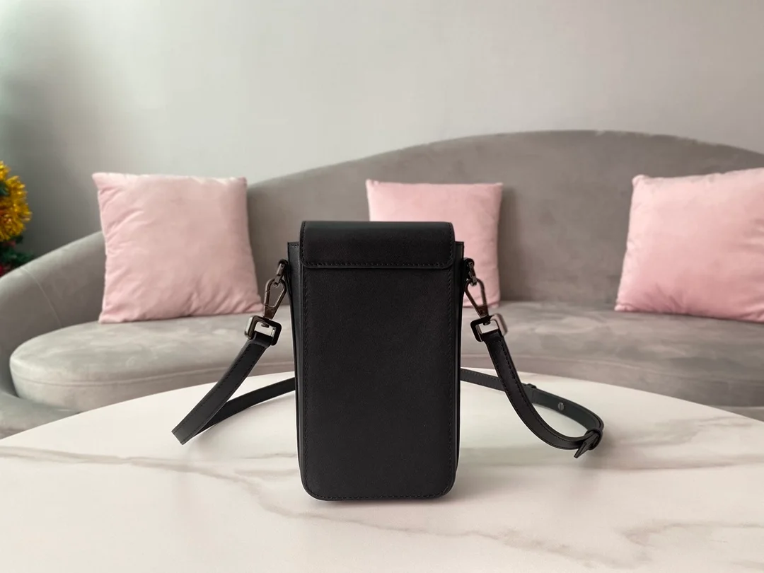 디올 버티컬 파우치 블랙