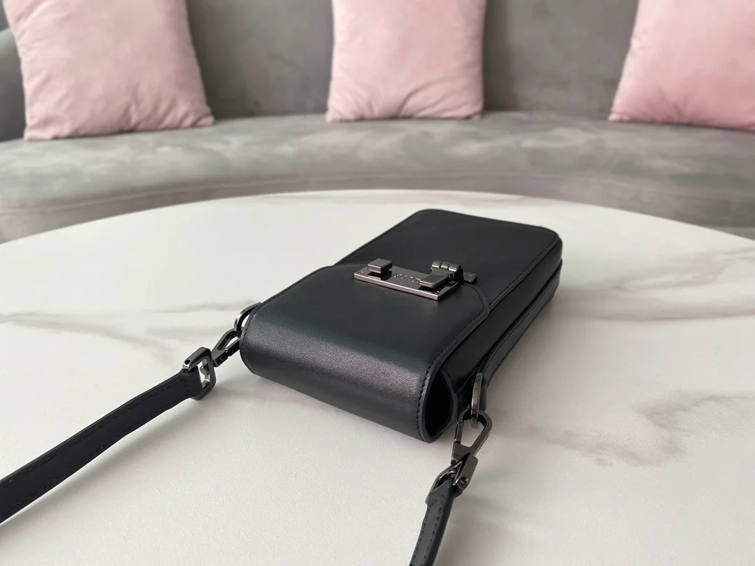 디올 버티컬 파우치 블랙