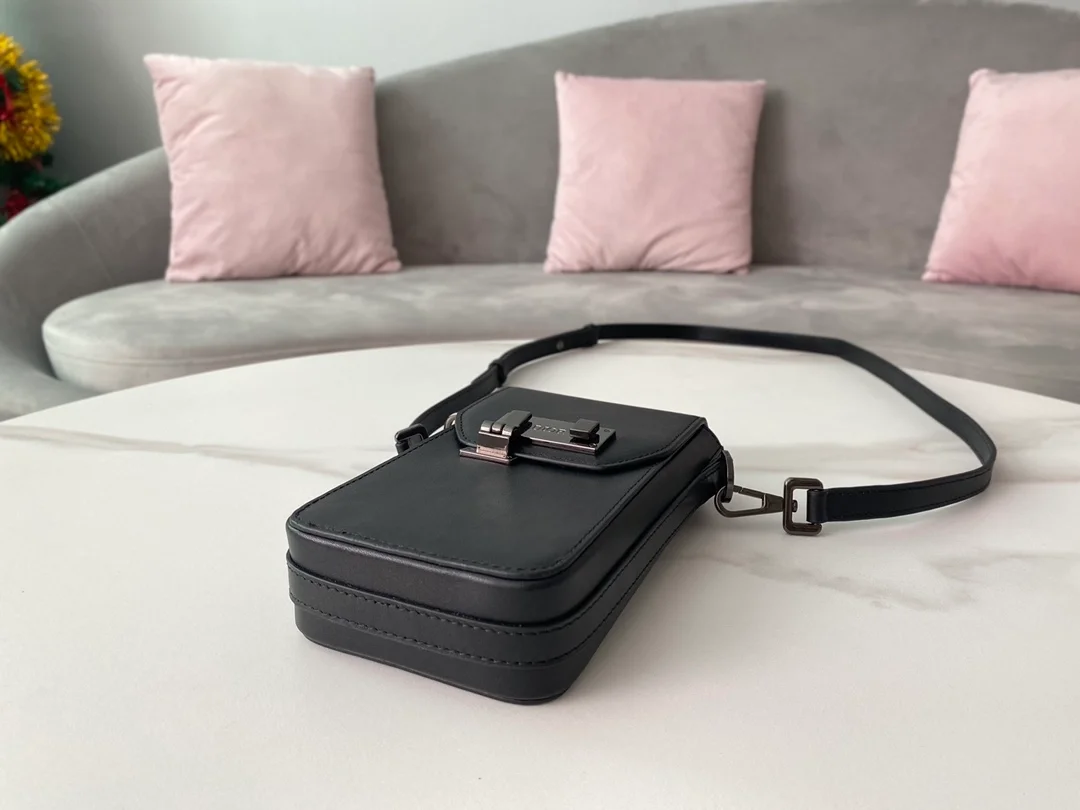 디올 버티컬 파우치 블랙