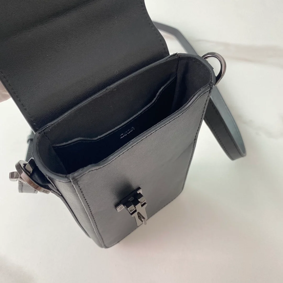 디올 버티컬 파우치 블랙