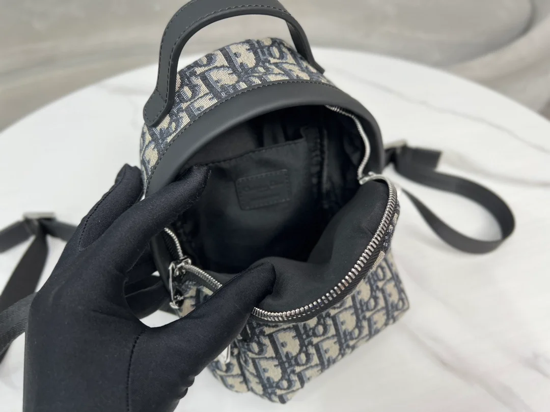 디올 오블리크 미니 라이더 슬링 백