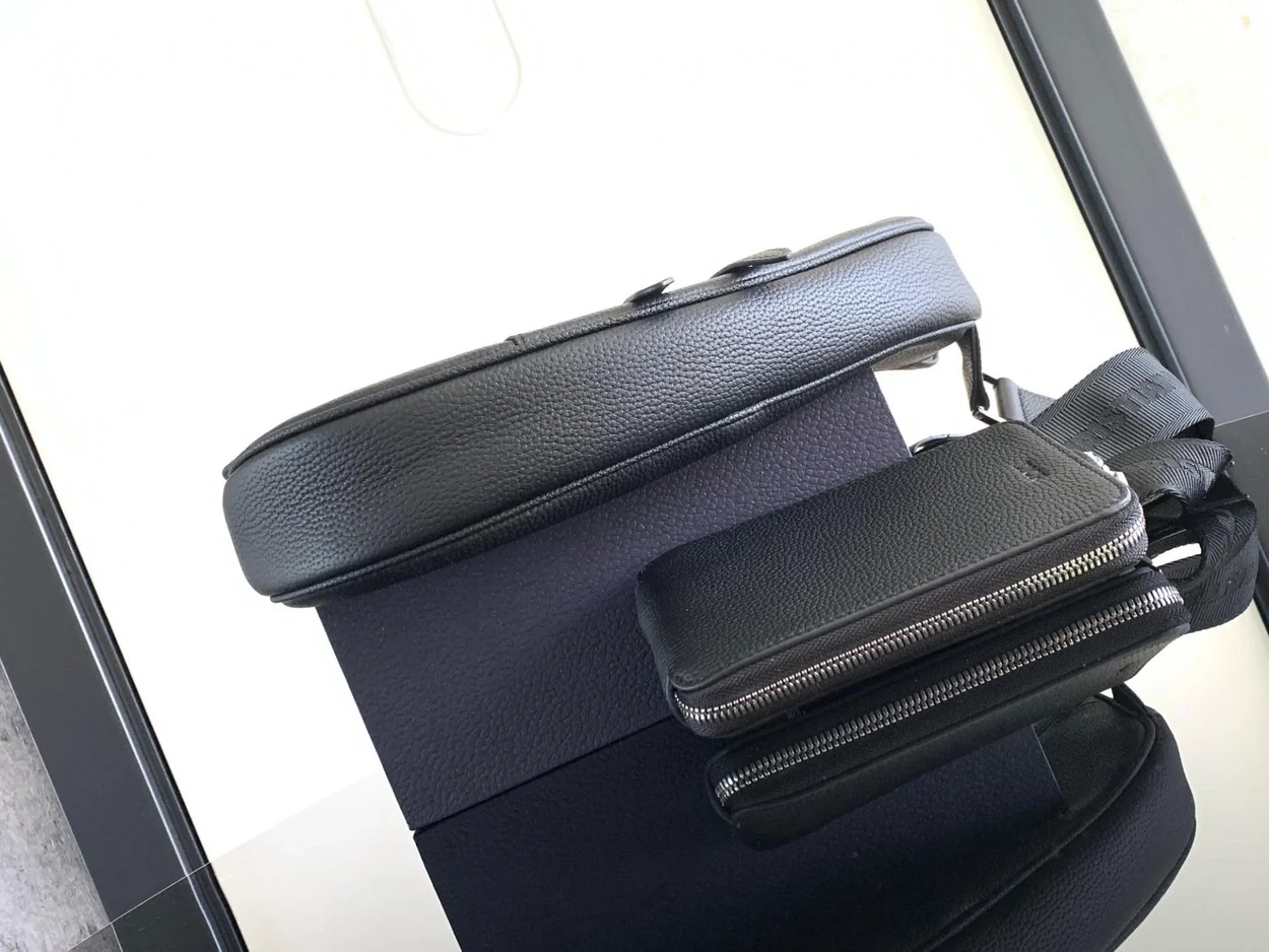 디올 그레인드 카프스킨 맥시 새들 백