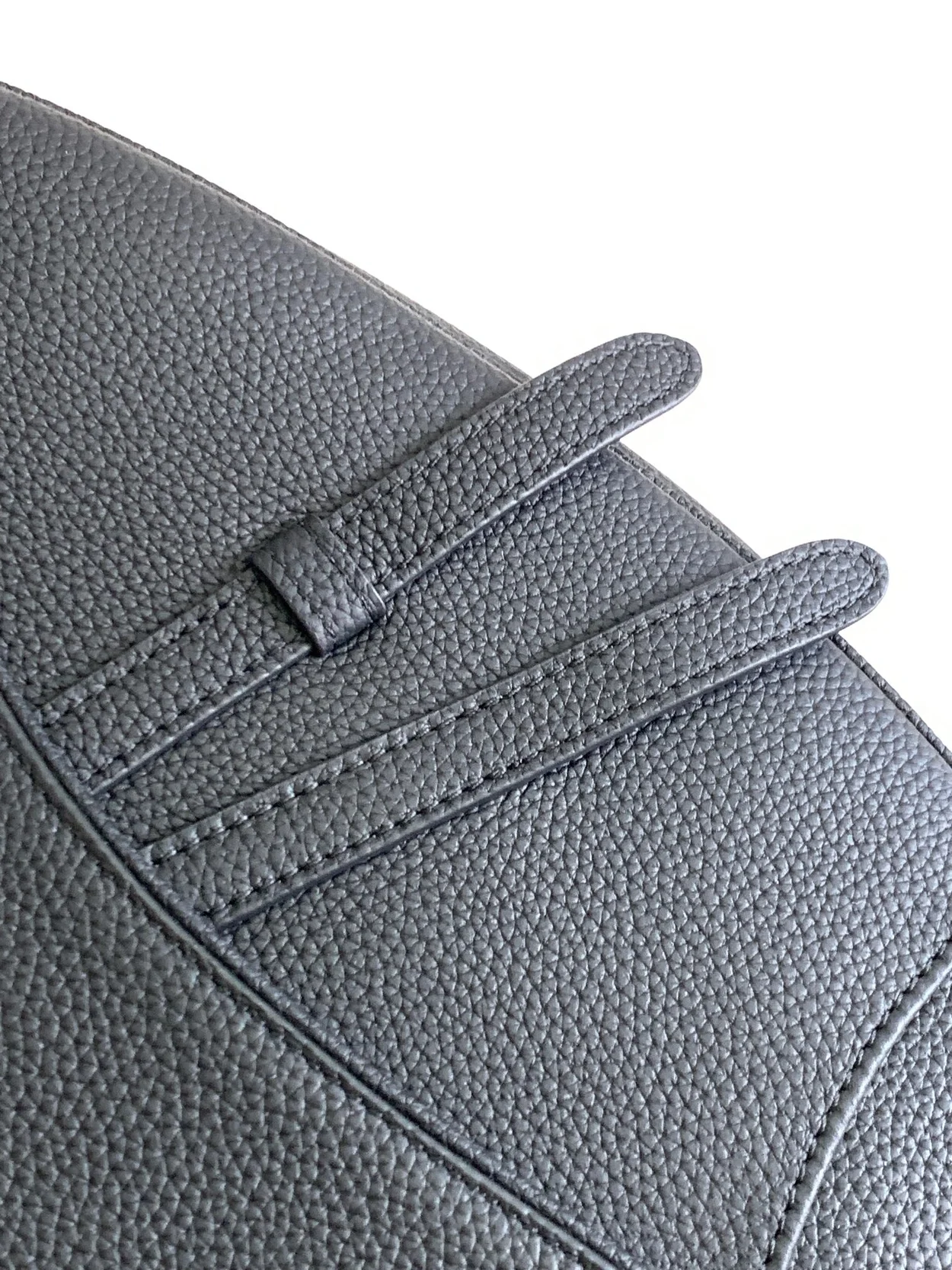 디올 그레인드 카프스킨 맥시 새들 백