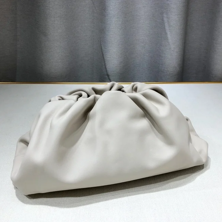 보테가 베네타 레더 파우치백