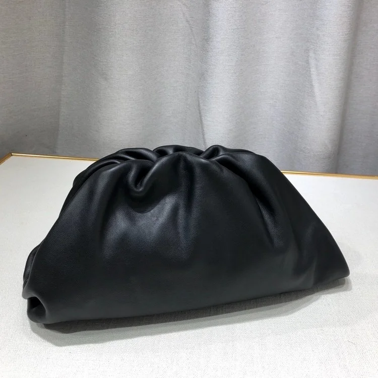 보테가 베네타 레더 파우치백