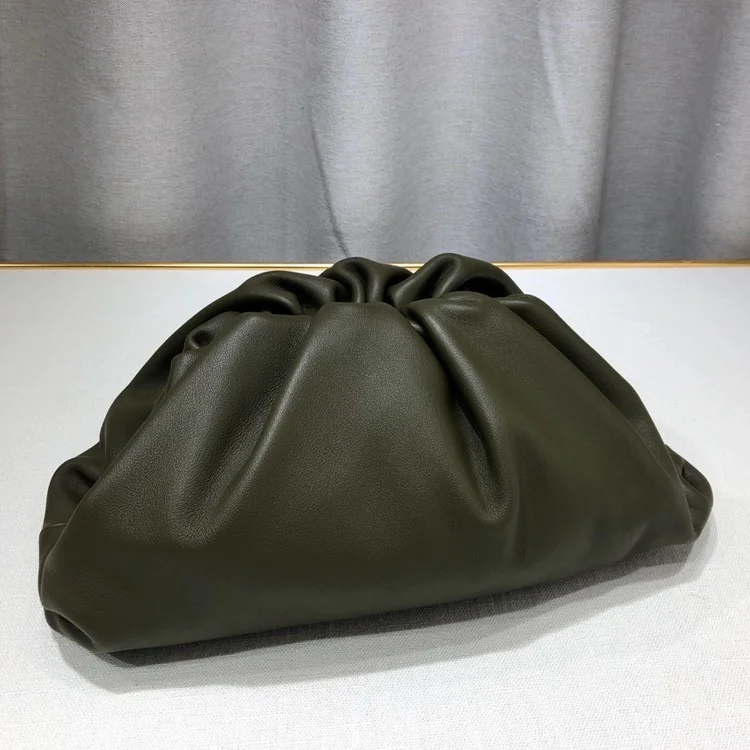 보테가 베네타 레더 파우치백