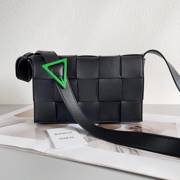 보테가베네타 인트레치아토 패러킷 카세트백