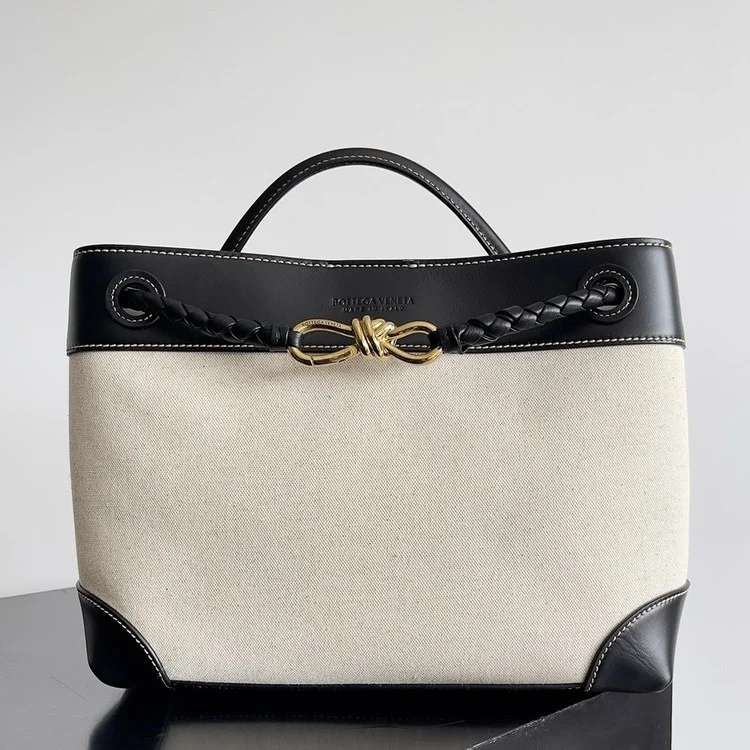 보테가베네타 미디움 안디아모 백 라이트우드 32