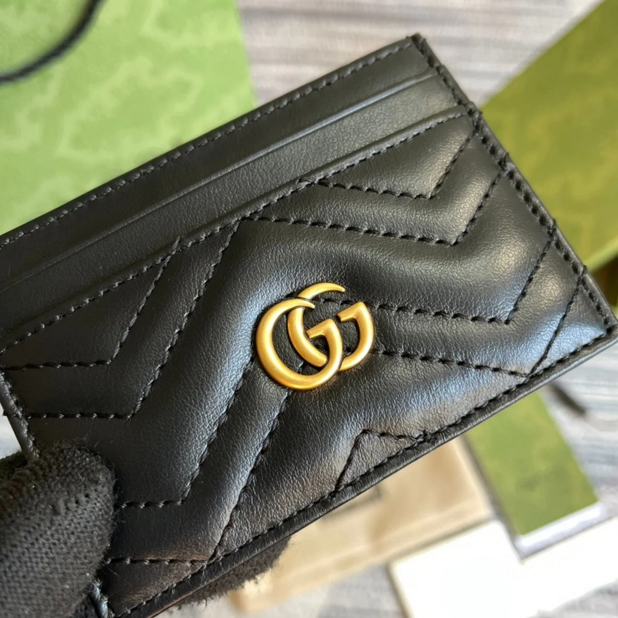 구찌 GG 마몬트 마틀라세 쉐브론 카드 지갑 블랙