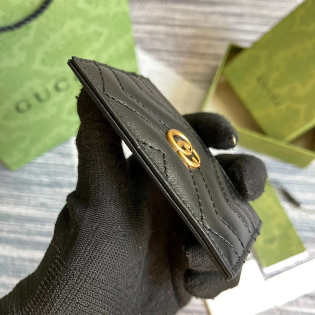구찌 GG 마몬트 마틀라세 쉐브론 카드 지갑 블랙