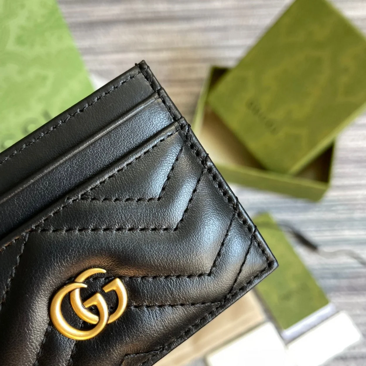 구찌 GG 마몬트 마틀라세 쉐브론 카드 지갑 블랙