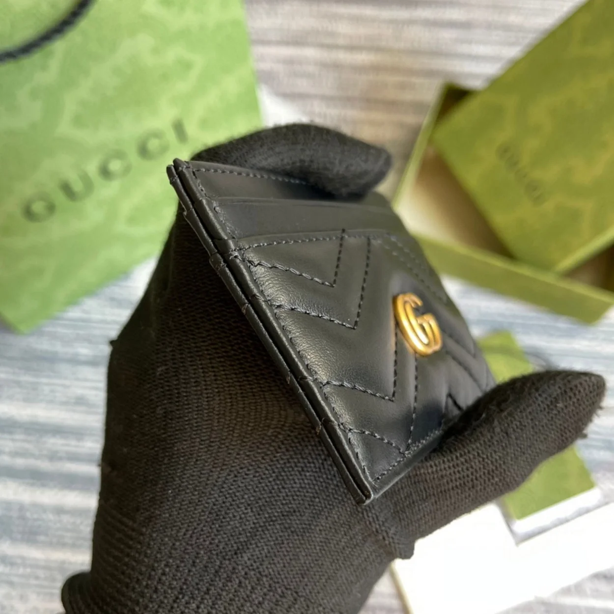 구찌 GG 마몬트 마틀라세 쉐브론 카드 지갑 블랙