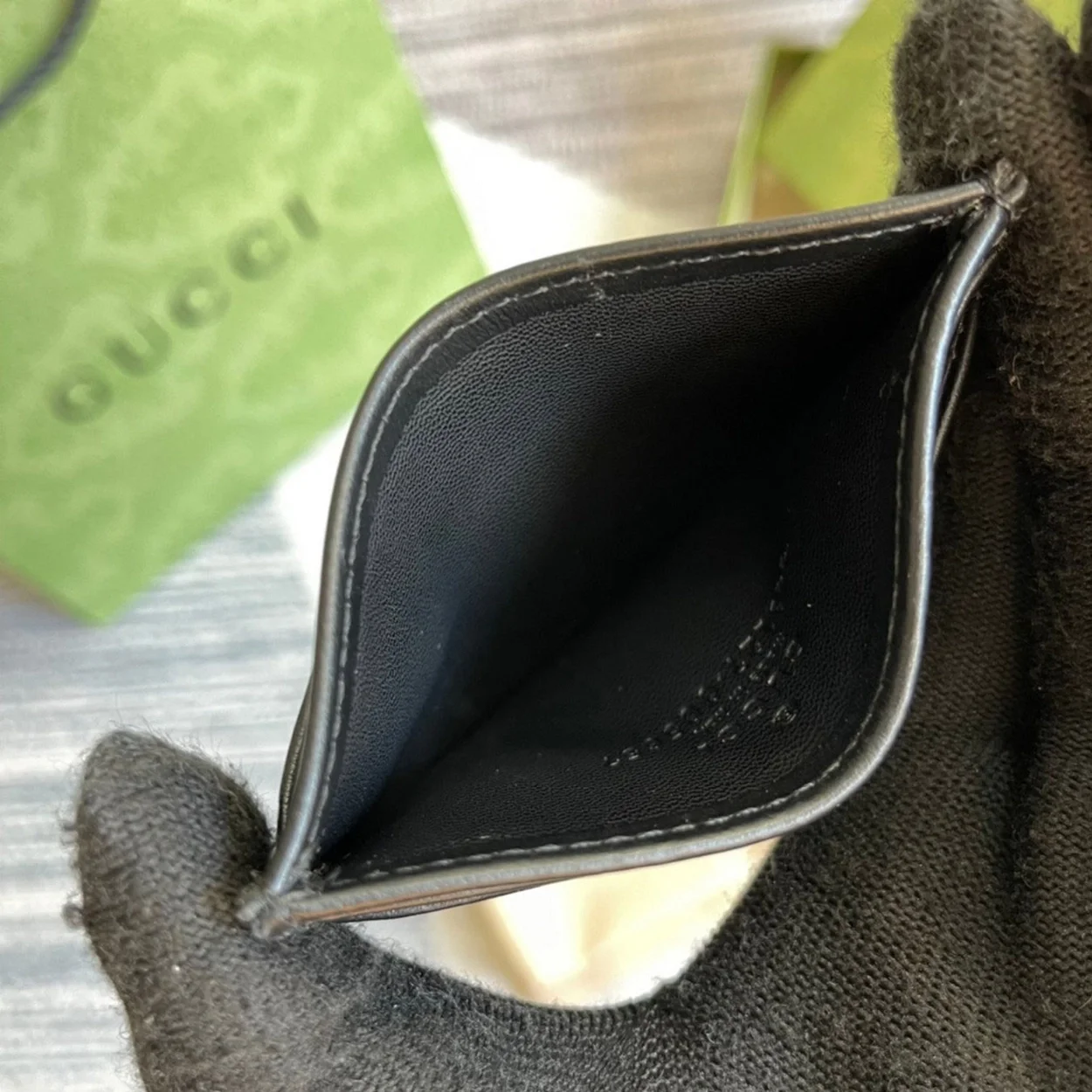 구찌 GG 마몬트 마틀라세 쉐브론 카드 지갑 블랙