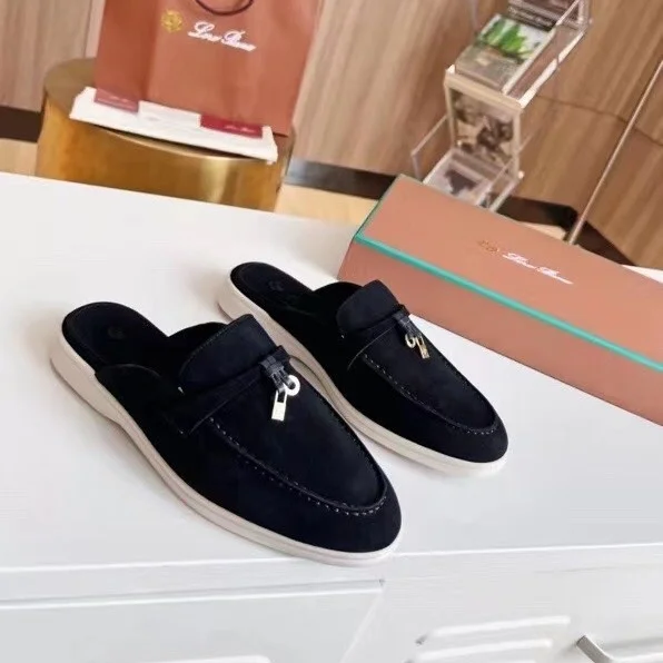 로로피아나 워커 뮬 블랙