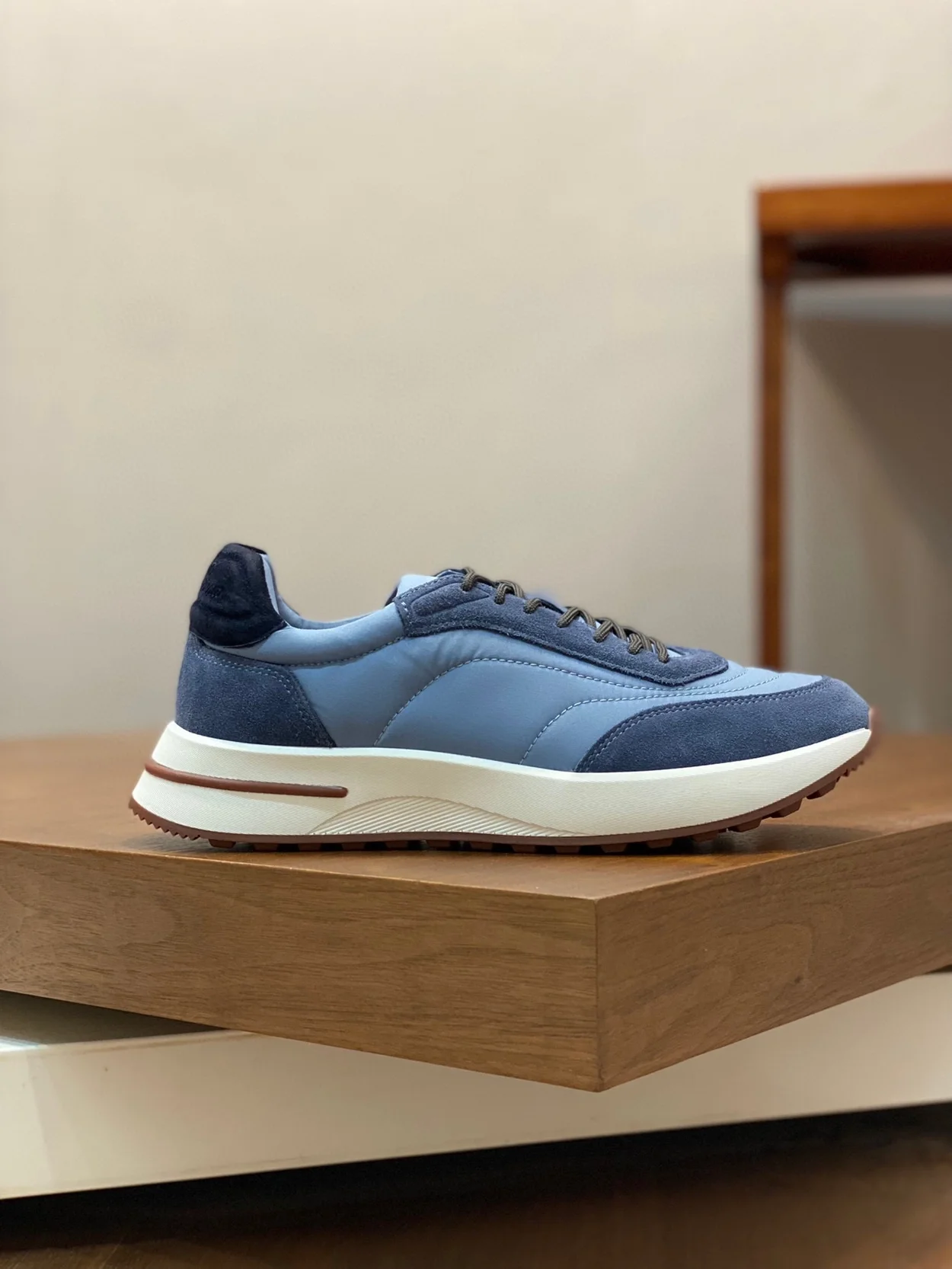 로로피아나 위켄드 워크 블루 스니커즈