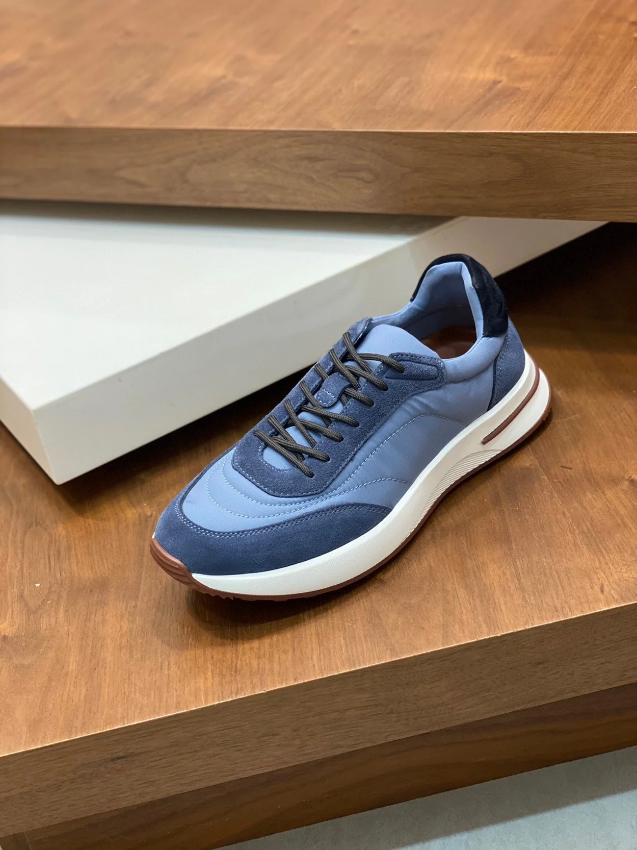 로로피아나 위켄드 워크 블루 스니커즈