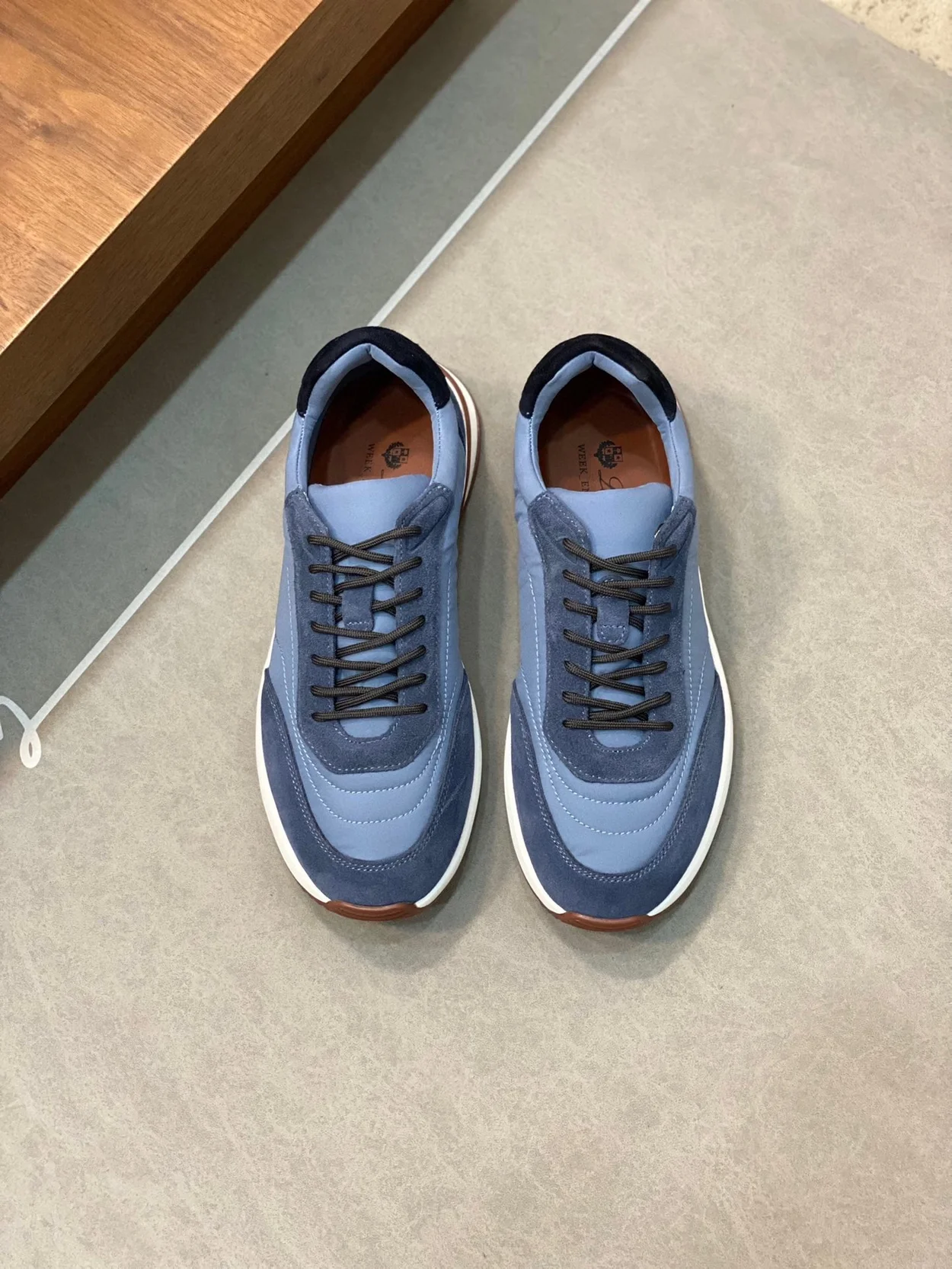 로로피아나 위켄드 워크 블루 스니커즈