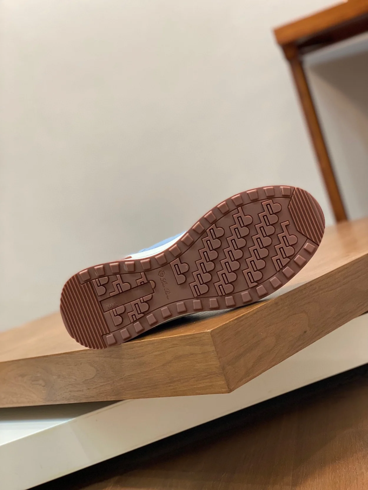 로로피아나 위켄드 워크 블루 스니커즈