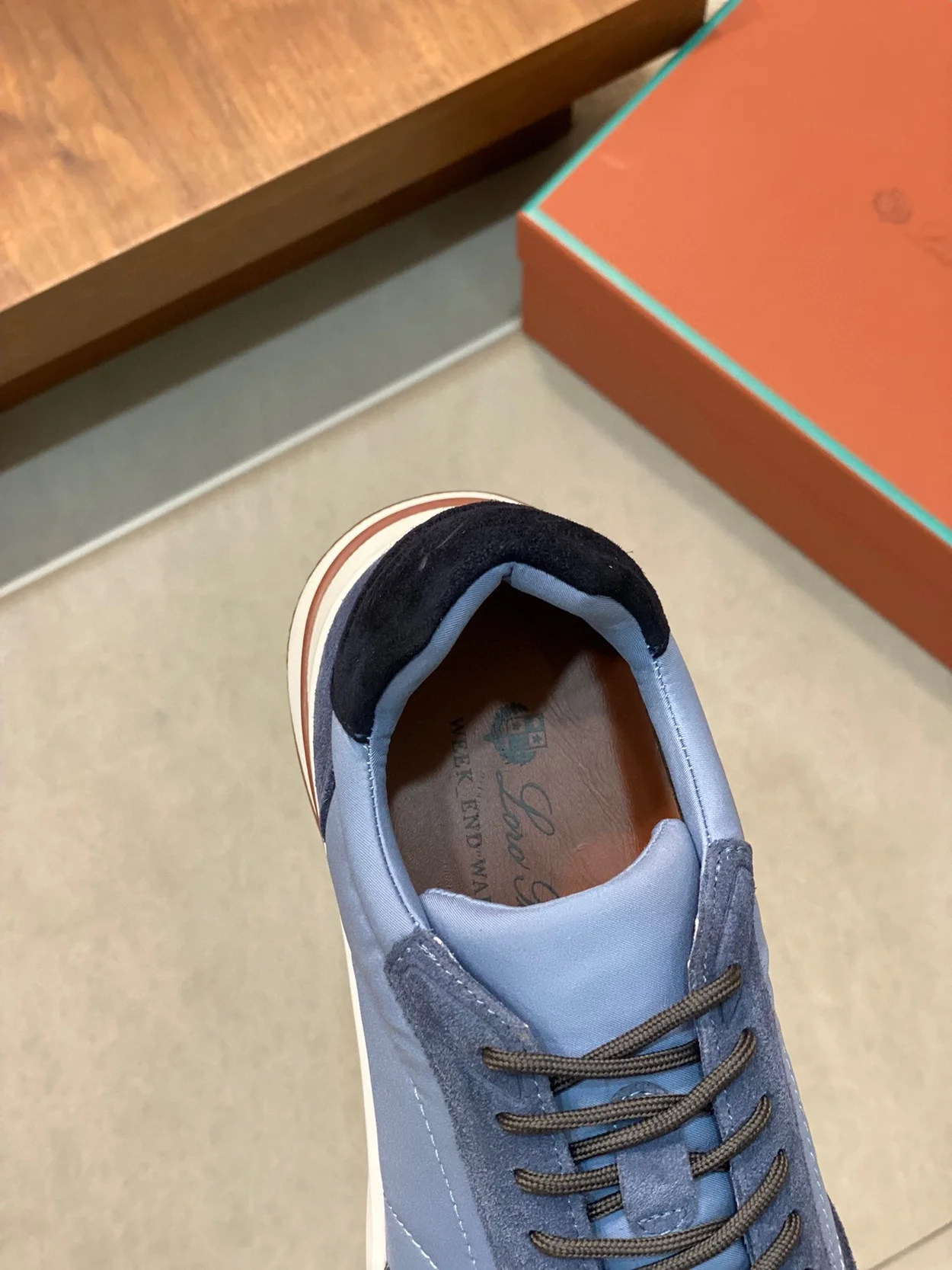 로로피아나 위켄드 워크 블루 스니커즈