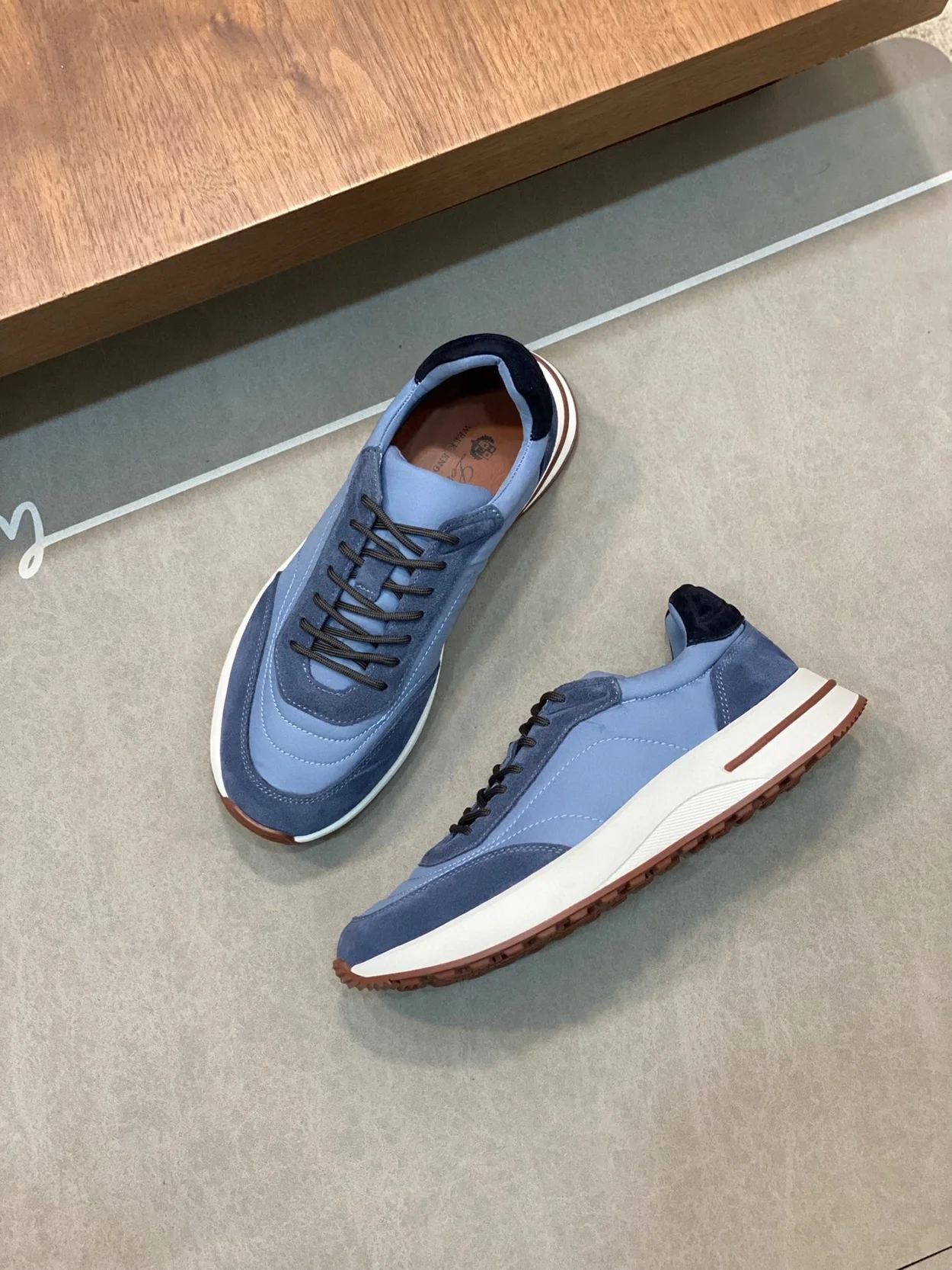 로로피아나 위켄드 워크 블루 스니커즈