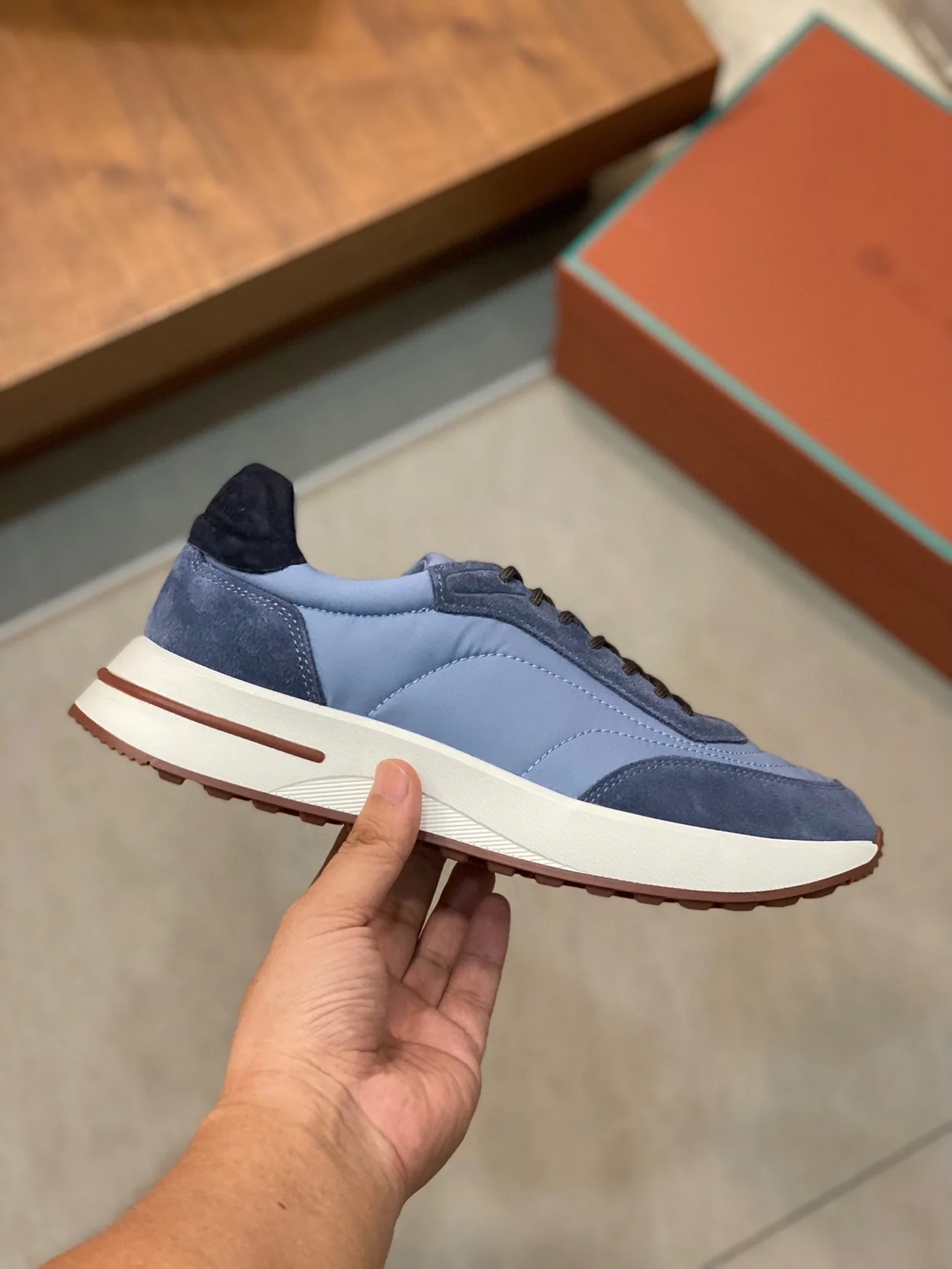 로로피아나 위켄드 워크 블루 스니커즈