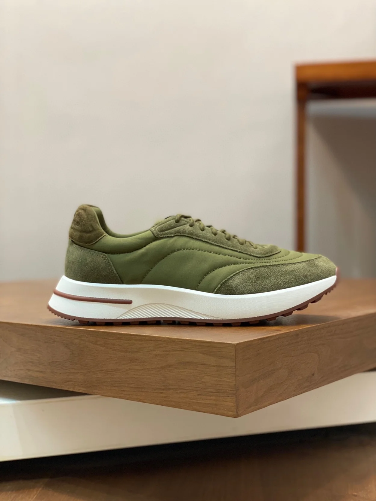 로로피아나 위켄드 워크 그린 스니커즈