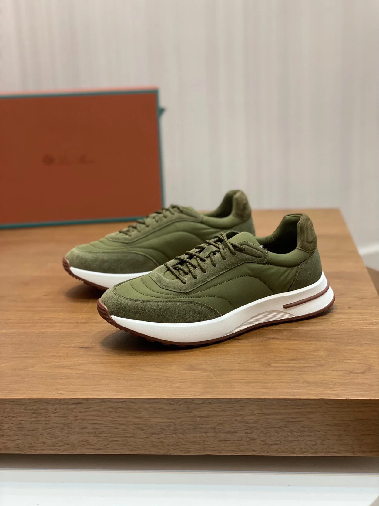 로로피아나 위켄드 워크 그린 스니커즈