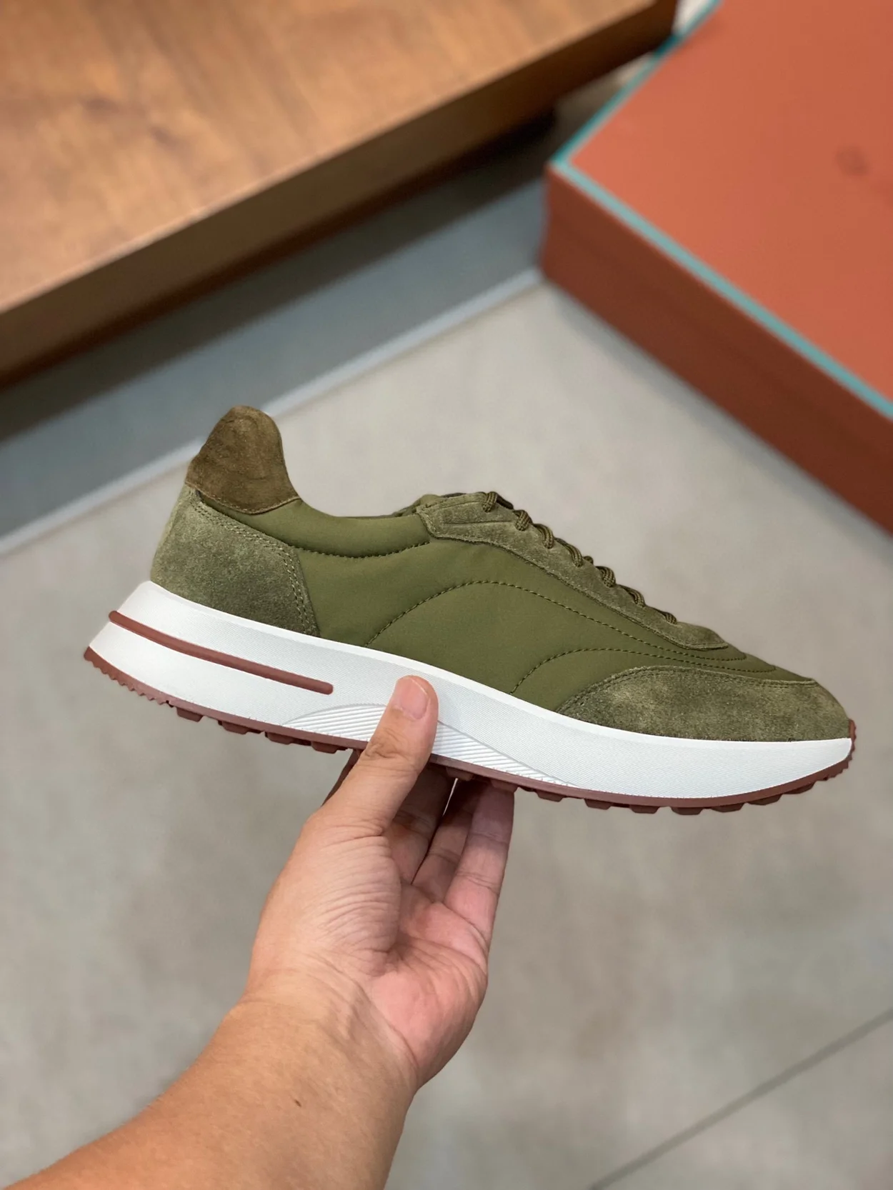 로로피아나 위켄드 워크 그린 스니커즈