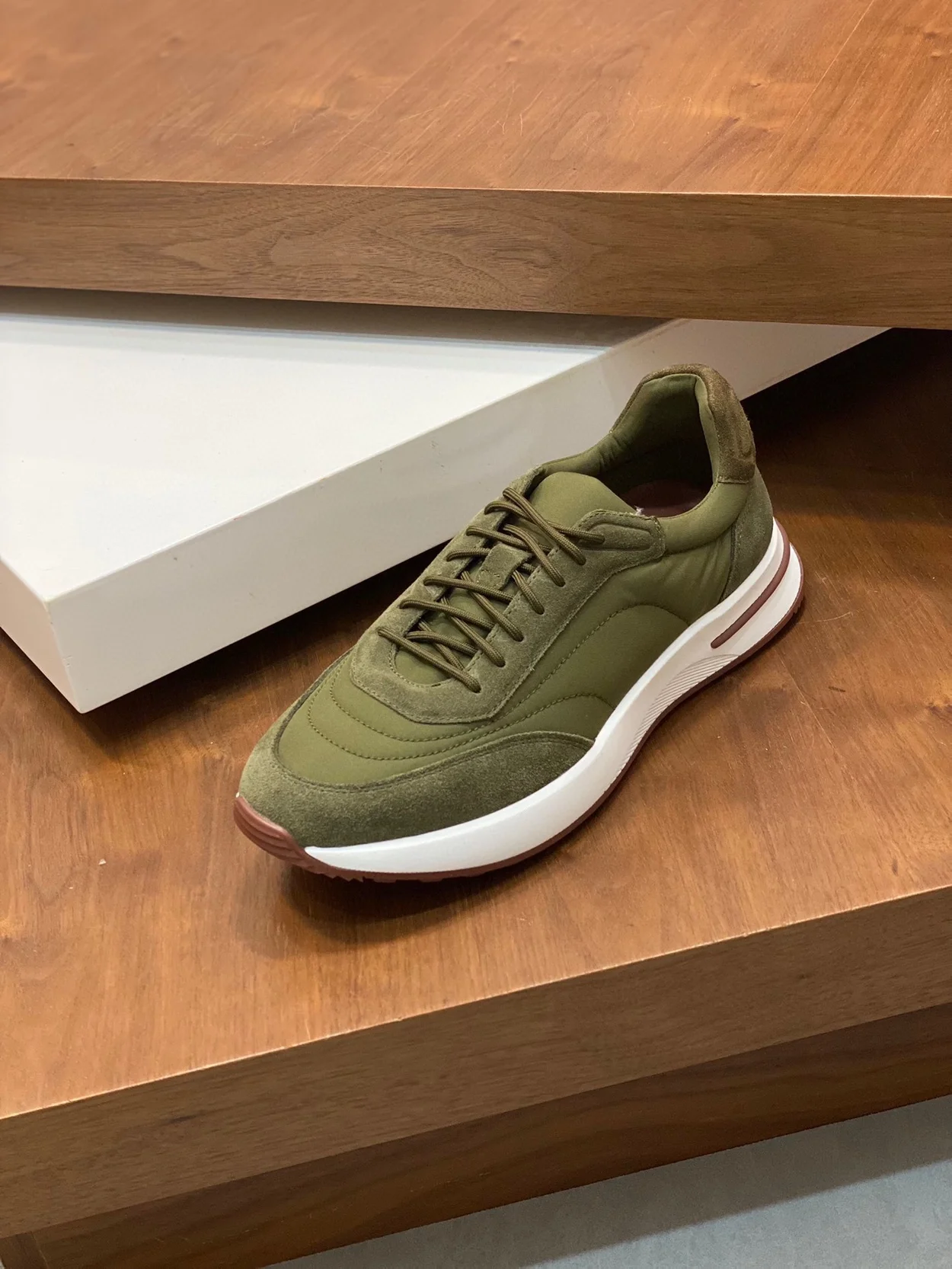 로로피아나 위켄드 워크 그린 스니커즈