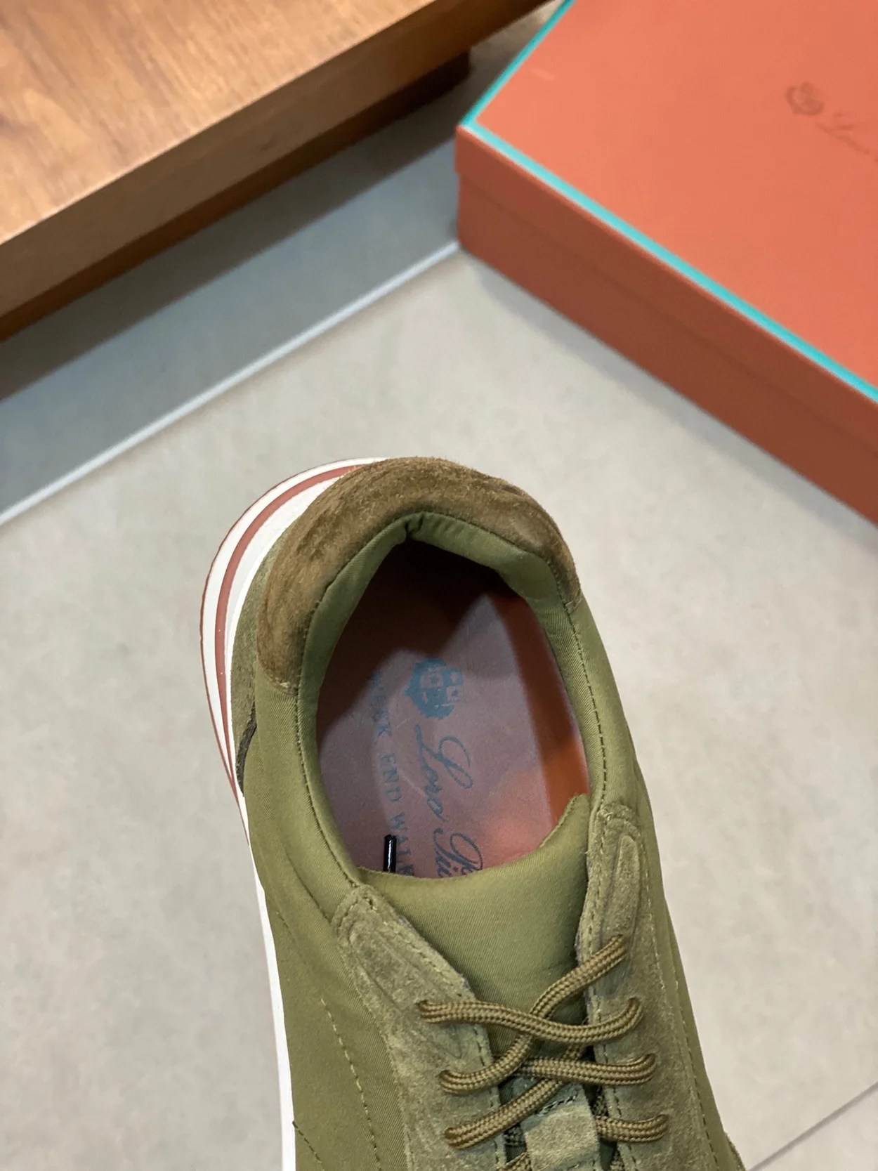 로로피아나 위켄드 워크 그린 스니커즈