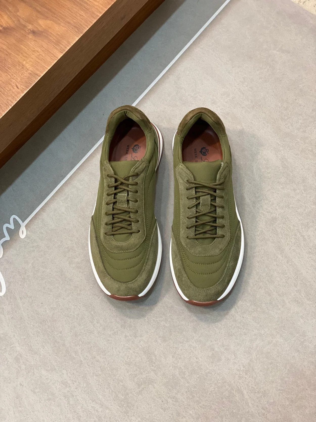 로로피아나 위켄드 워크 그린 스니커즈