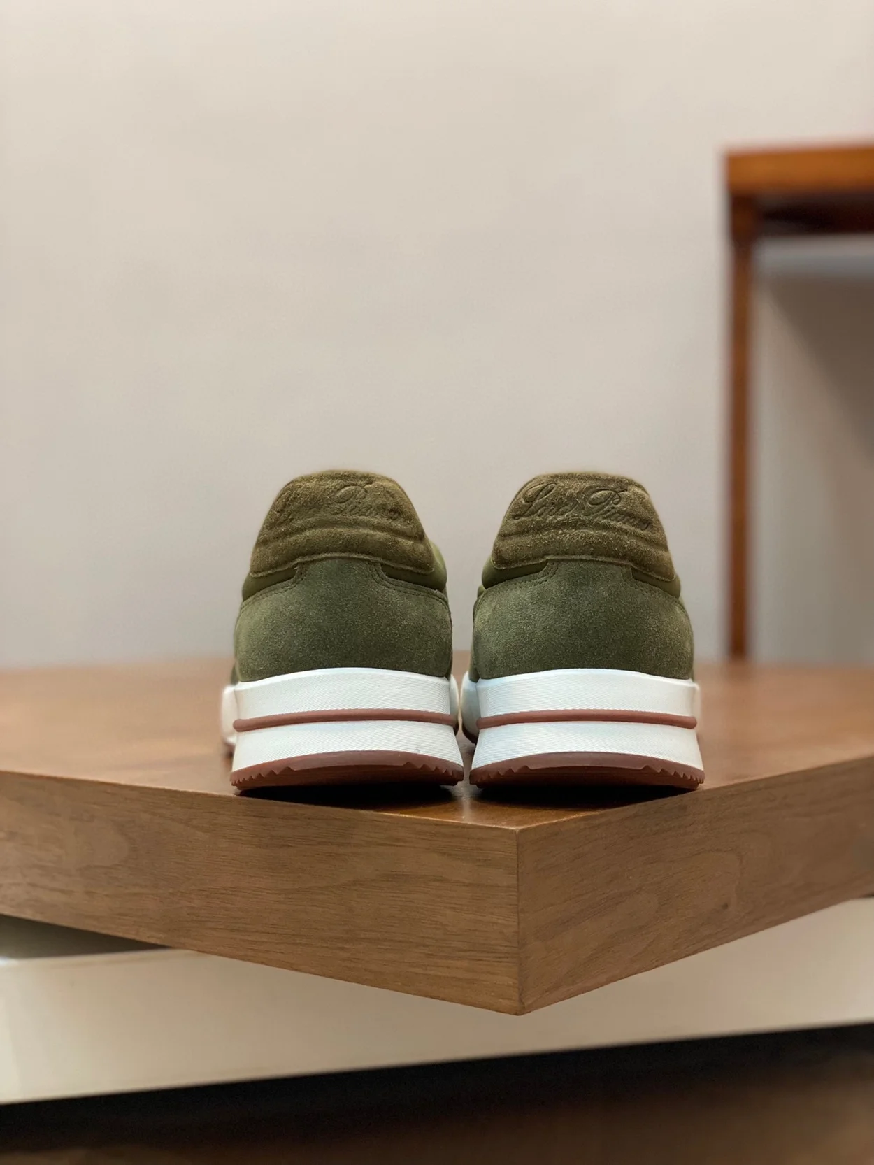 로로피아나 위켄드 워크 그린 스니커즈