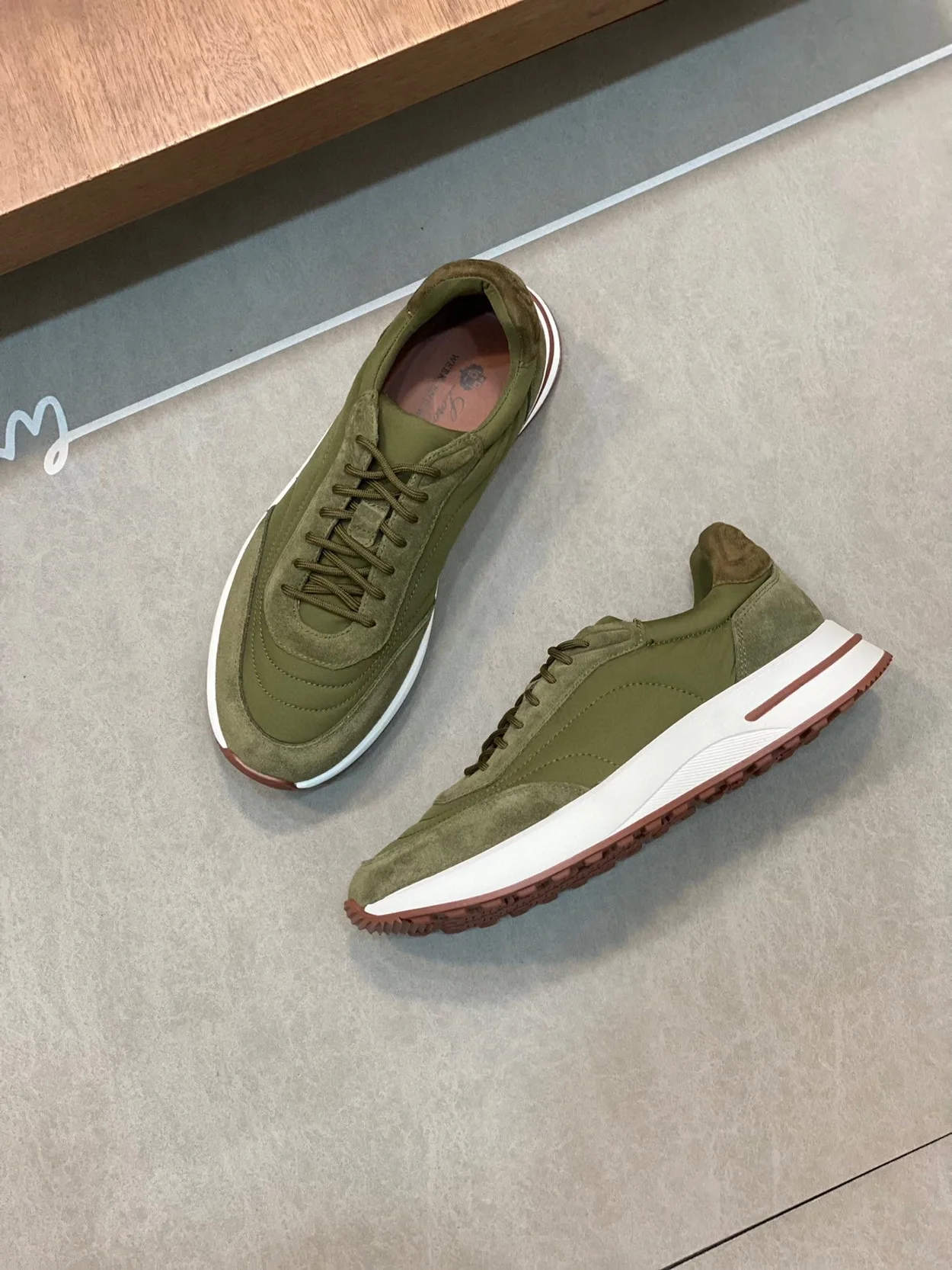 로로피아나 위켄드 워크 그린 스니커즈