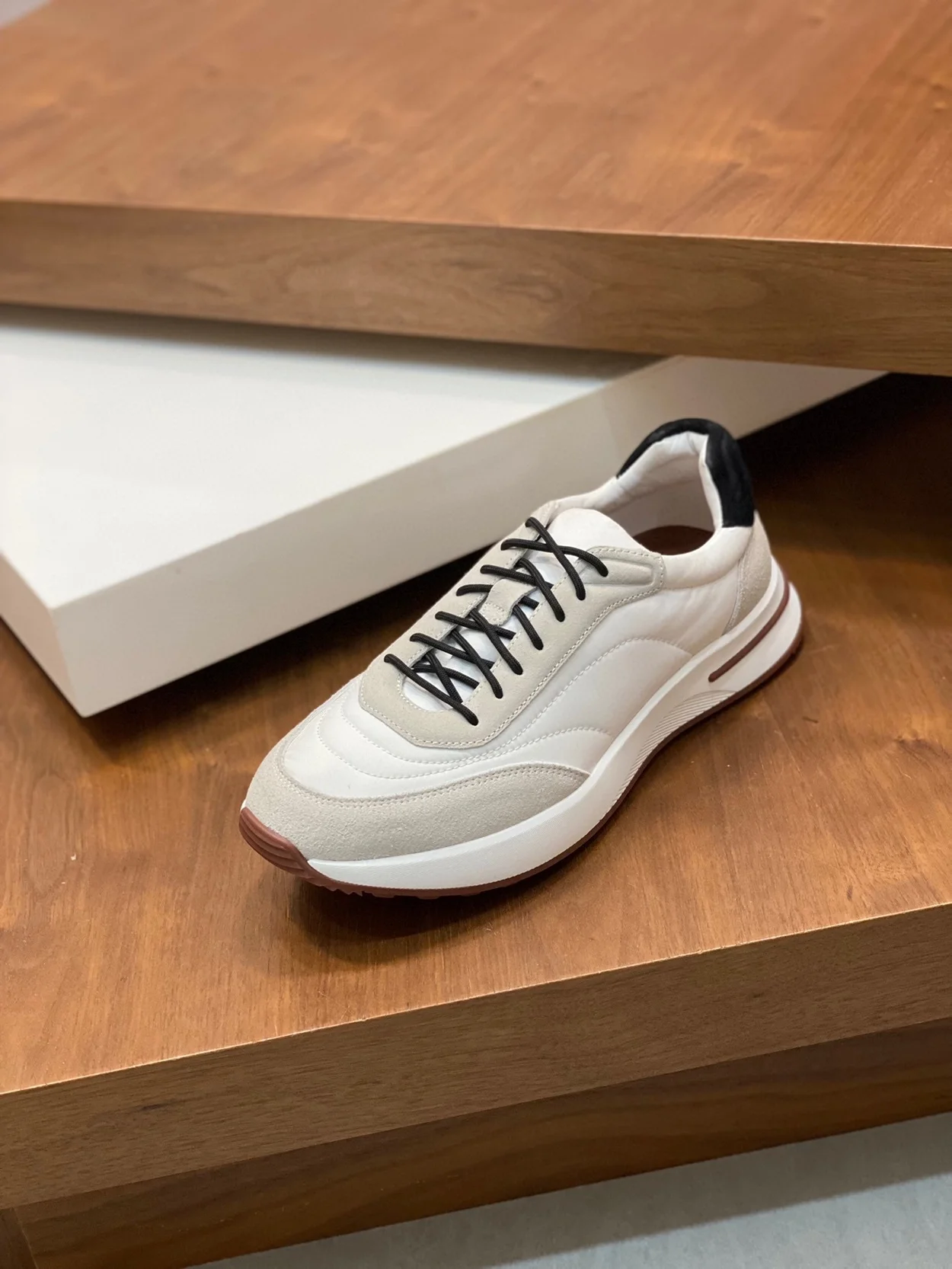 로로피아나 위켄드 워크 스니커즈 화이트