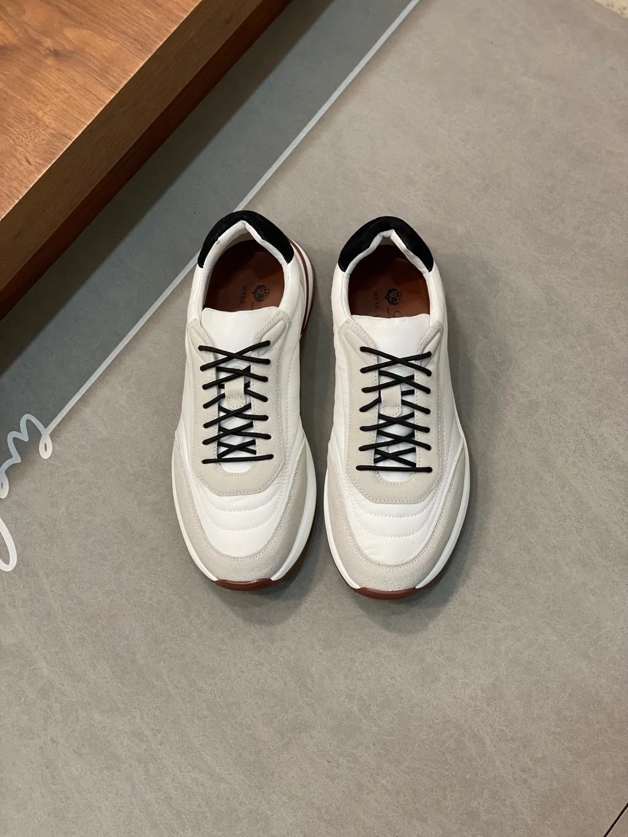 로로피아나 위켄드 워크 스니커즈 화이트