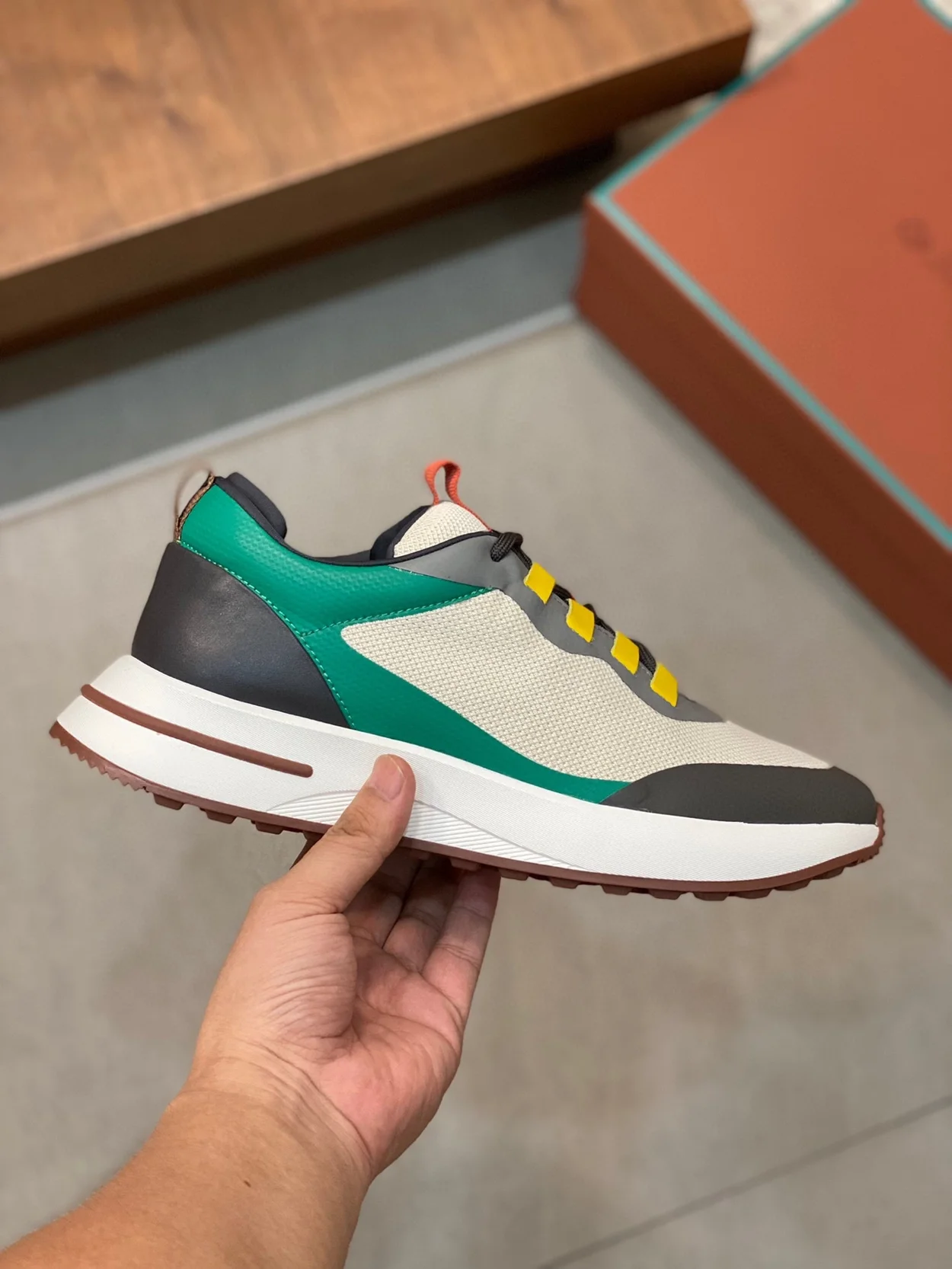 로로피아나 위켄드 퍼포먼스 메쉬 스니커즈