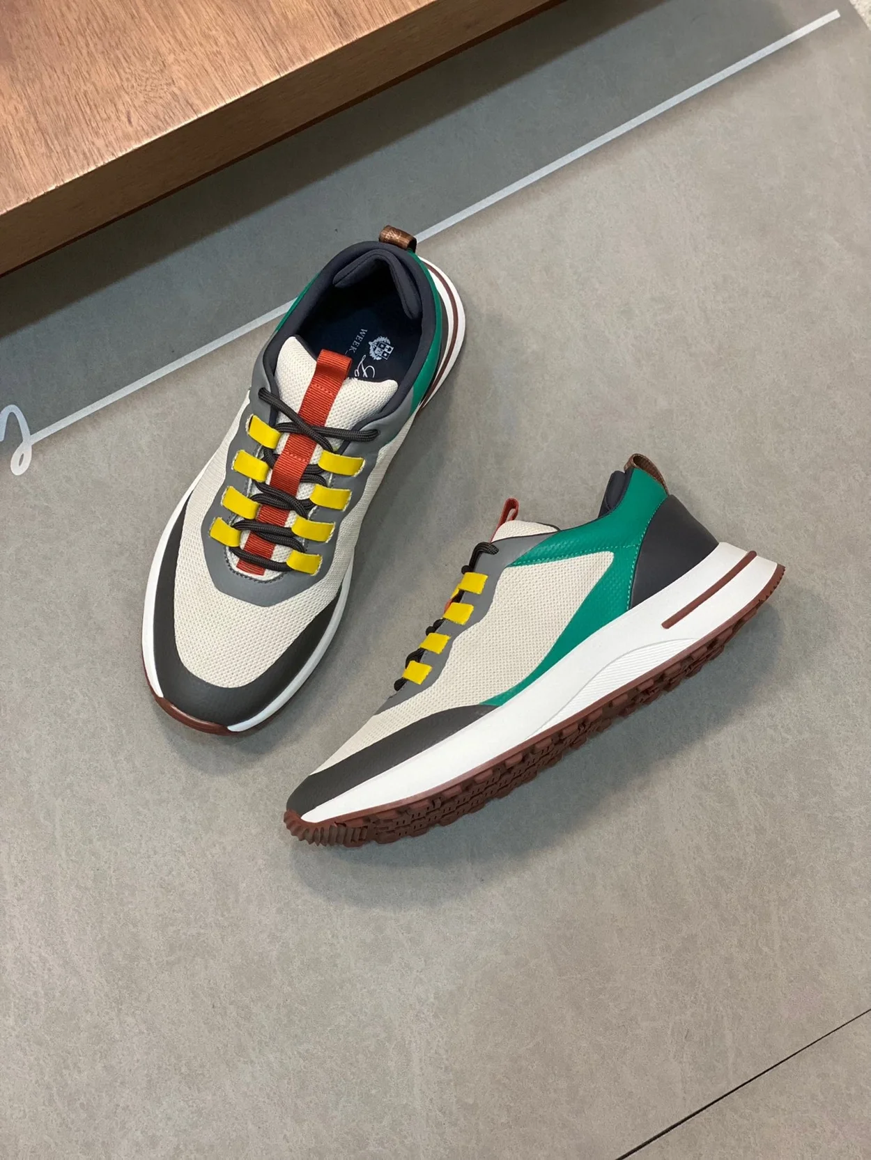 로로피아나 위켄드 퍼포먼스 메쉬 스니커즈