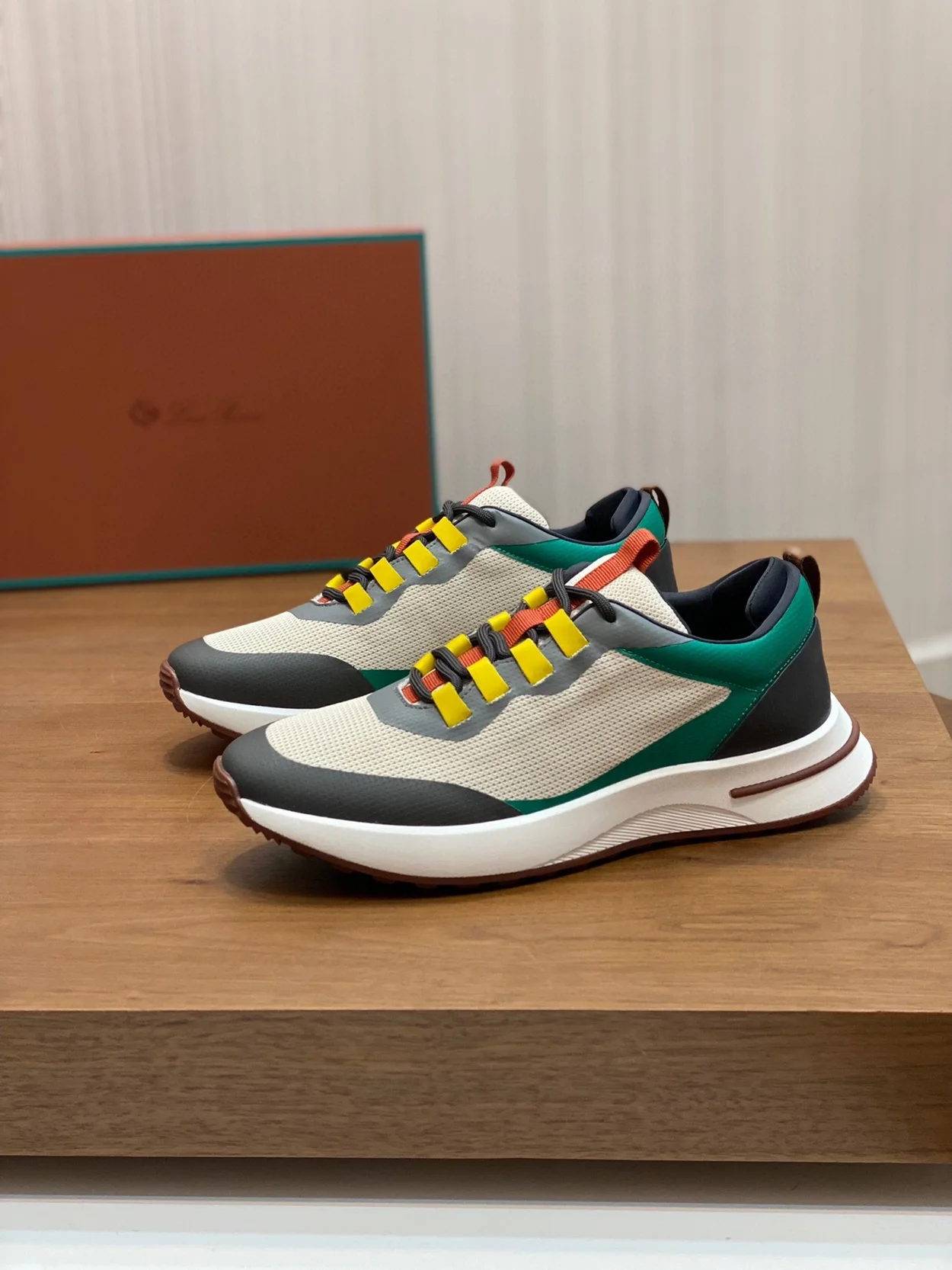 로로피아나 위켄드 퍼포먼스 메쉬 스니커즈