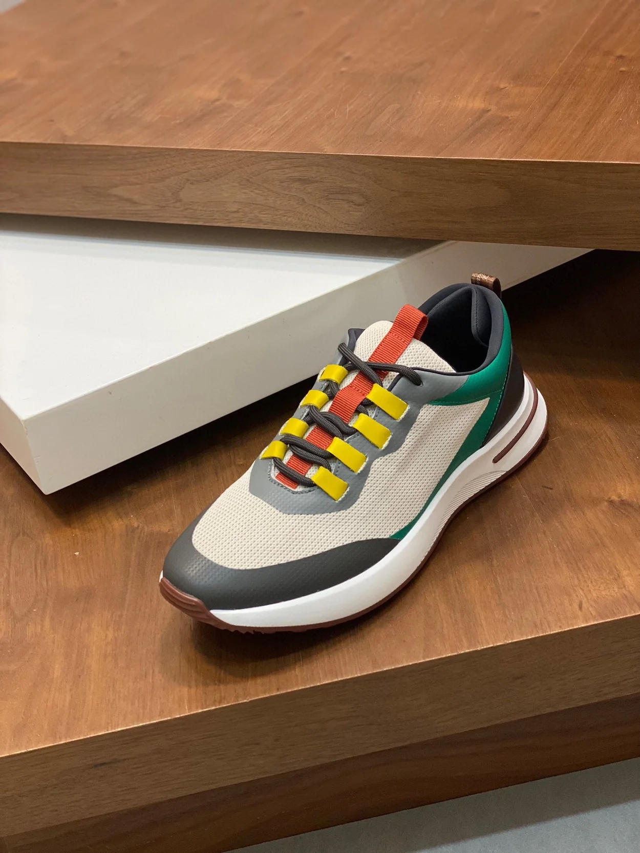 로로피아나 위켄드 퍼포먼스 메쉬 스니커즈