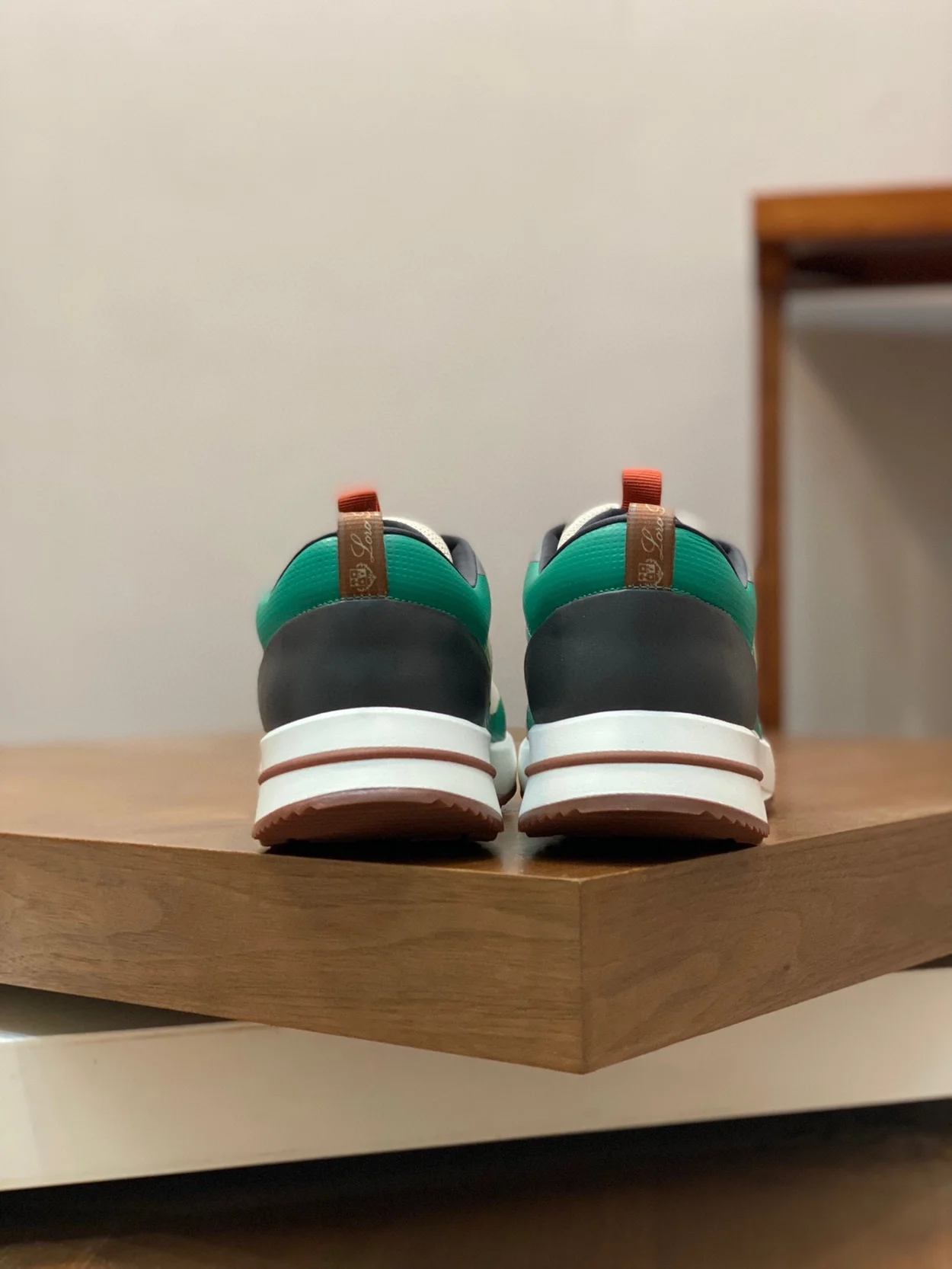 로로피아나 위켄드 퍼포먼스 메쉬 스니커즈